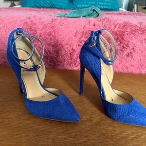 True Blue Women’s High Heel - Size 7. Worn twice. Great condition.